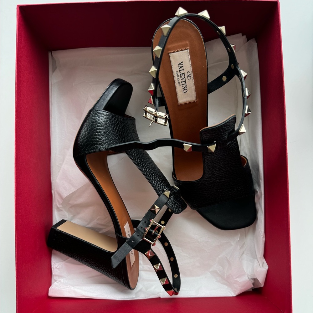 Valentino Garavani Rockstud T-Strap Sandal NEW IN BOX 38